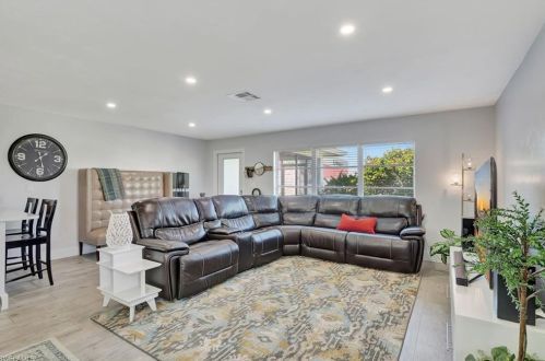 624 104th Ave, Naples FL  34108-3227 exterior