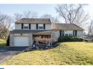 100 Merry Dell Dr, Southampton, PA 18966-1136