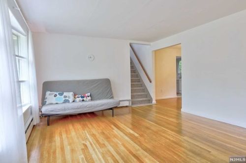 240 Canterbury Pl, Ridgewood NJ  07450-1704 exterior