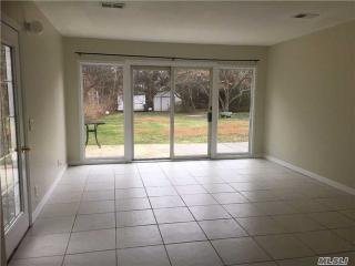 16 Cloverdale Dr, Oakdale NY  11769-1502 exterior