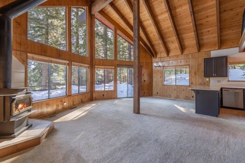 11080 Zermatt Dr, Truckee, CA 96161-6549