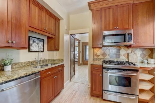 2109 Kenwood Blvd, Milwaukee WI  53211-3311 exterior