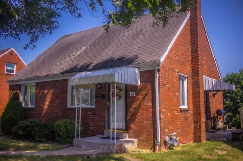 319 Sceneridge Rd, Mckeesport, PA 15133-2221