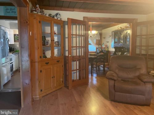 518 Curtis Dr, Yardley, PA 19067-3557