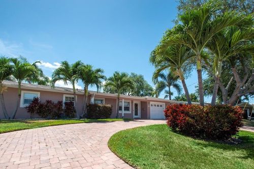 4880 Dover St, Saint Petersburg, FL 33703-4128