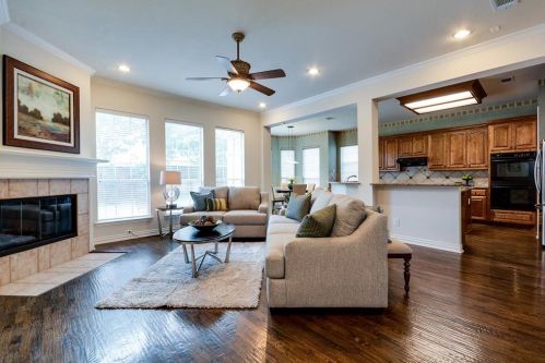 4604 Deer Valley Ln, Richardson TX  75082-3872 exterior