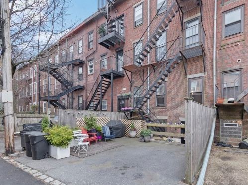 15 Medford St, Chelsea MA 02150-2614 exterior