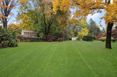 61 Knotty Oak Rd, Coventry RI  02816-8306 exterior