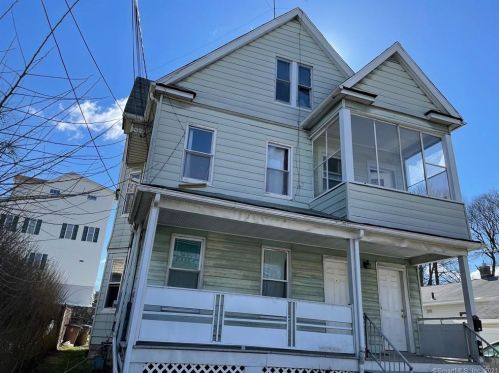 28 Aberdeen St, Stamford, CT 06902-5520