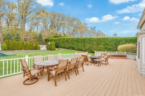 74 Stonehurst Ln, Huntington Station NY 11746-7935 exterior