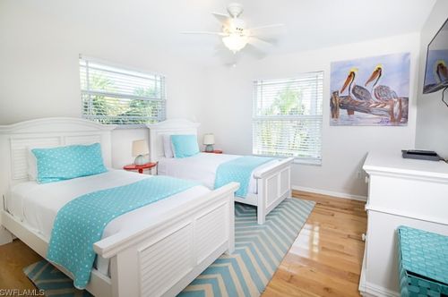 1388 Tahiti Dr, Sanibel FL  33957-2614 exterior