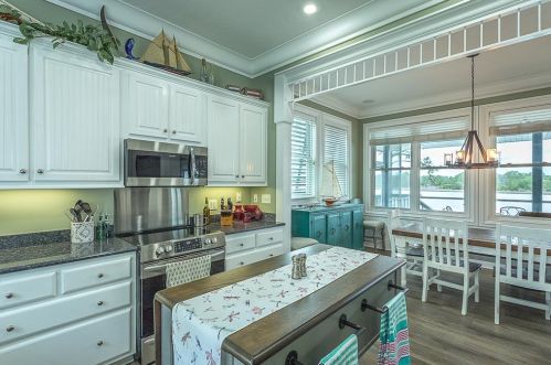 601 Riverview Dr, Carrabelle FL  32322-5054 exterior