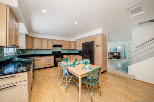 11225 Westonhill Dr, San Diego CA  92126-1447 exterior