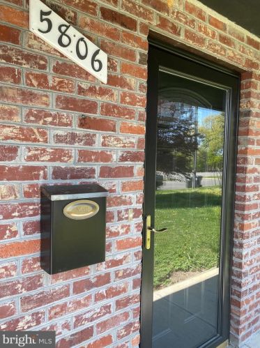 5806 Craig St, Springfield, VA 22150-3241