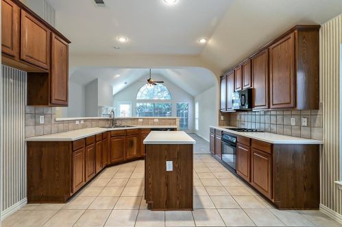 3609 Sutters Way, Lewisville TX  75022-2941 exterior