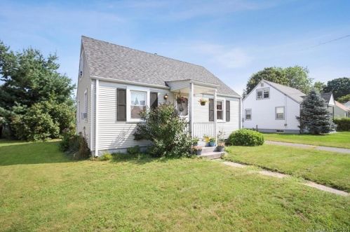 27 Macarthur Rd, Plainville, CT 06062-2420