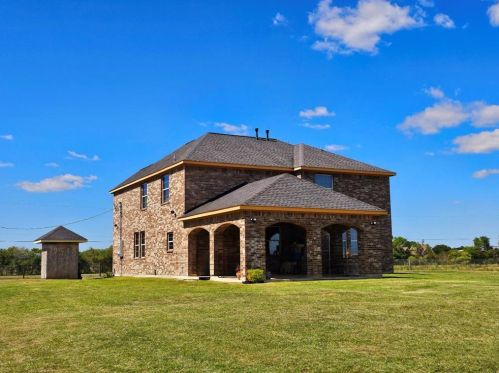 8503 Center St, Hitchcock, TX 77563-4766