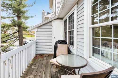 30 Cliff Dr, Englewood, NJ 07631-5058