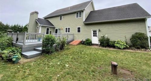 3 Laura Jane Ln, Norwich, CT 06351-1156