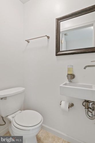 2485 Wheat Meadow Cir, Herndon VA  20171-3055 exterior