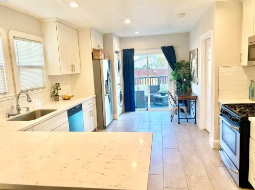 2754 75th Ave, Oakland, CA 94605-2840