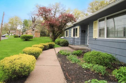 43 Banbury Ln, Bloomfield, CT 06002-2501
