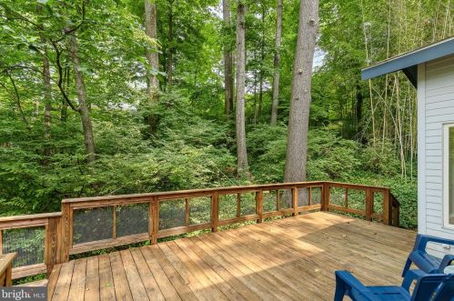 3709 Whispering Ln, Falls Church VA  22041-1121 exterior