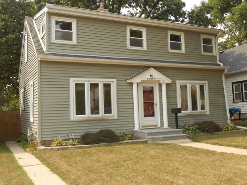 8925 Schlinger Ave, Milwaukee, WI 53214-1312