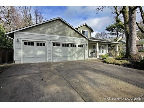 351 Bridge St, Interlachen, OR 97024-2674