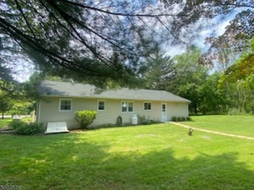 111 Lilac Dr, Annandale NJ  08801-3454 exterior