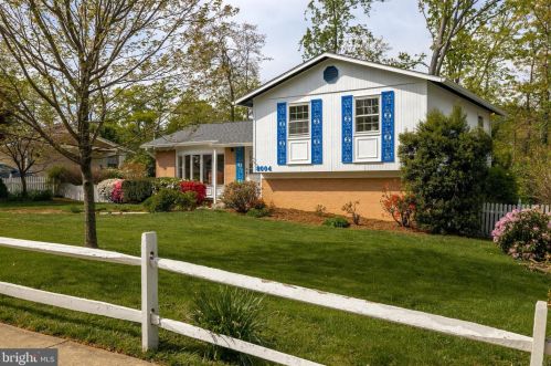 8004 Brompton St, Springfield, VA 22152-1928