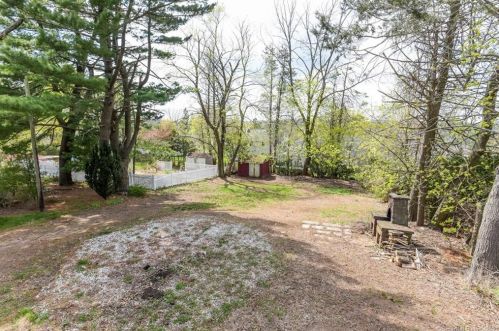 415 Ridge Rd, Middletown CT  06457-5230 exterior