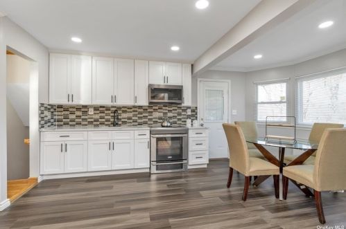 545 Queen St, Westbury NY  11590-1399 exterior