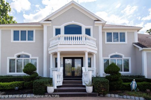 24 Dora Ln, Holmdel Village NJ  07733-1671 exterior