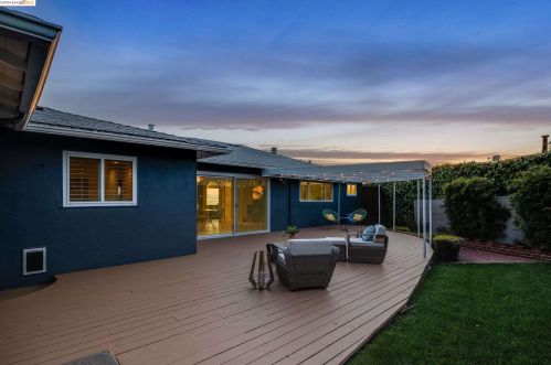 8410 Aster Ave, Oakland CA  94605-4104 exterior