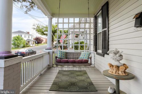 256 Holliday St, Strasburg, VA 22657-2216