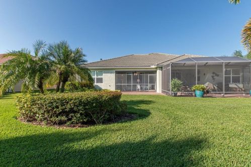 15806 Aurora Lake Cir, Wimauma FL  33598-4031 exterior