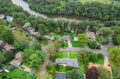 48 Patton Dr, East Brunswick NJ  08816-1130 exterior