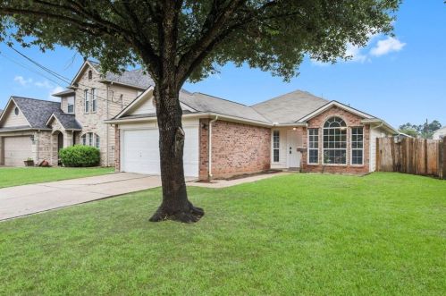 2314 Shady Pine Dr, Conroe TX  77301-3352 exterior