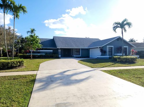 14526 Paddock Dr, West Palm Beach, FL 33414-7820