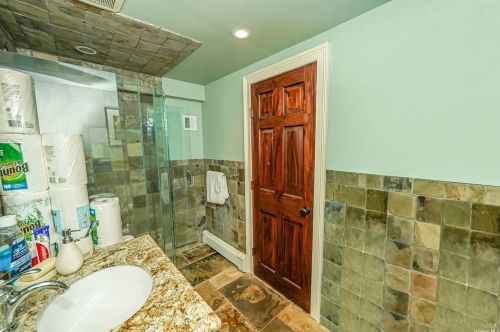 250 Bixley Heath, Lynbrook NY  11563-3138 exterior