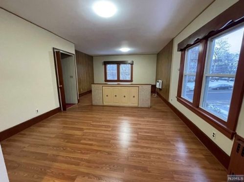 42 Palisades Blvd, Palisades Park NJ  07650-1341 exterior