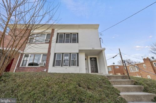 211 Webster St, Washington, DC 20011-4945
