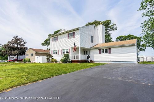 4 Knoll Ter, Hazlet, NJ 07730-1310