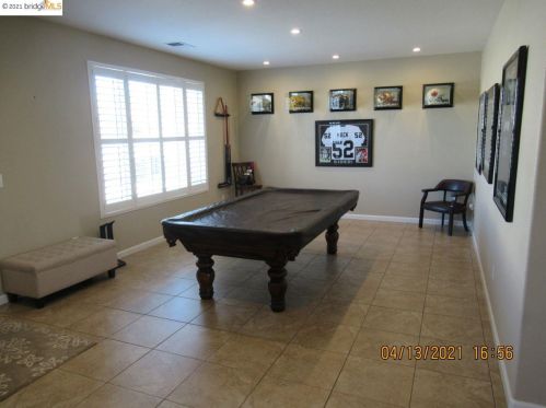 1886 Ventura Dr, West Pittsburg CA  94565-6476 exterior