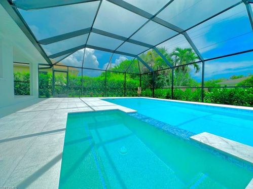 568 95th Ave, Naples FL  34108-2453 exterior