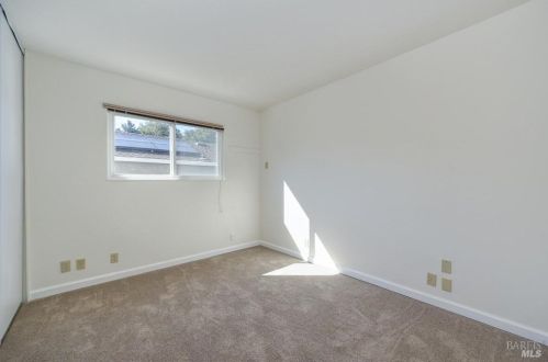 681 Seville Ln, Vacaville CA  95688-2044 exterior