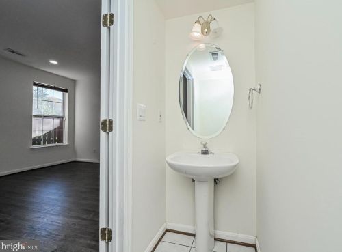 2617 Logan Wood Dr, Herndon VA 20171-4367 exterior