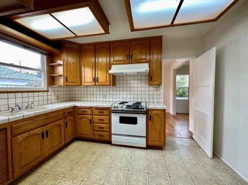 2965 Cedar Ave, Long Beach CA  90806-1414 exterior