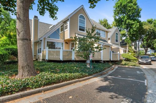 397 2nd St, Benicia, CA 94510-3250